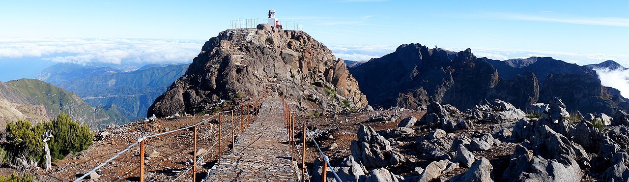 Гірський маршрут між Pico do Areeiro та Pico Ruivo